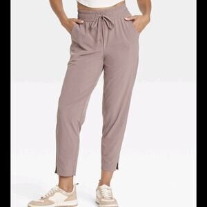 All In Motion High Rise Woven Pant Medium Taper Plum Purple Gym Lightweight Wick